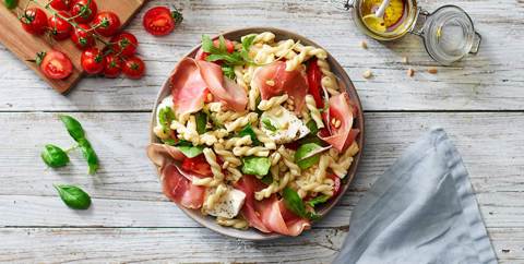 Gemelli sommersalat med spekeskinke