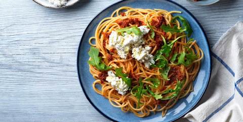 Spaghetti med ricotta ost og soltørkede tomater