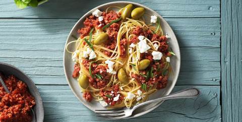 Spaghettini med chorizo, tomater og fetaost