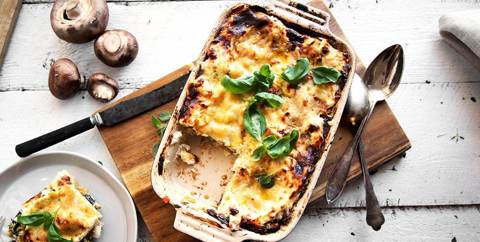 Vegetarlasagne med skogsopp, spinat og røde linser